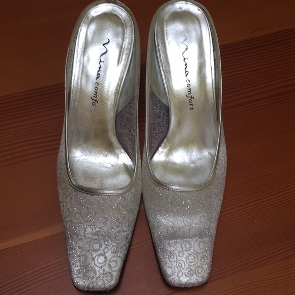 Silver slip on mule style pumps - Picture 4 of 8